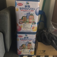 新品塗料水性セラミシリコン、新品塗料ファインウレタン3kg、マスカー550.300の30巻づつ。