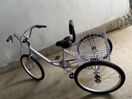 ☆ほぼ新品☆　大人用三輪車 三輪自転車 三輪車 買い物かご付き