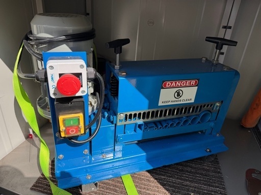 剥線機 電動剥線機 テ-プル式線抜き機 ケーブル皮むき銅リサイクル電線かわむき機