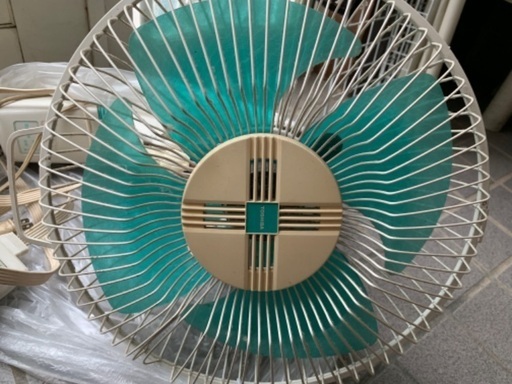 レトロな壁掛け扇風機