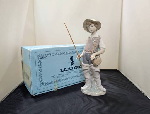 【愛品倶楽部柏店】LLADRO リヤドロ フィッシャーボーイ 釣りをする少年 フィギュリン