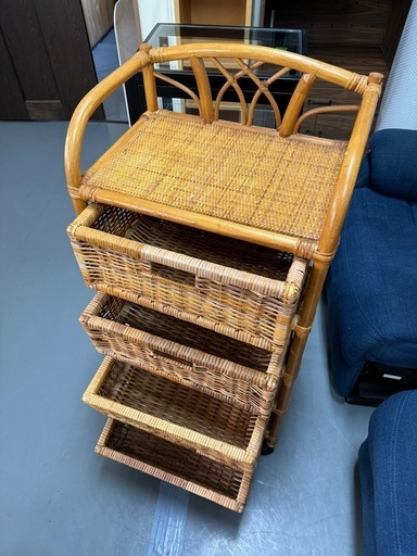 籐ラタン４段ラック、シェルフ、キャスター付 籐 ラタン 収納 ラック 4段 キャスター付き❗️ ラタン 籐 チェスト 3