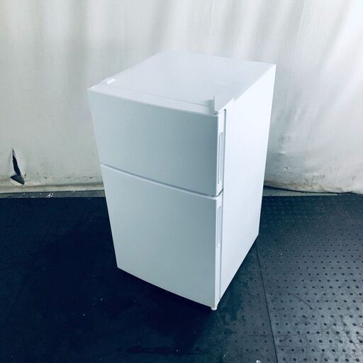ID:rg219581 マクスゼン 冷蔵庫 一人暮らし 中古 2023年製 2ドア 87L ホワイト 直冷式 右開き JR087ML01WH  【リユース品：状態B】【送料無料】【設置費用無料】