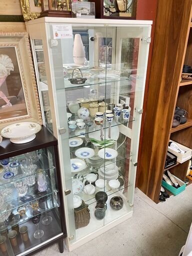 送料無料・設置無料有り照明付きガラスキャビネット 中古収納家具 ショーケース 飾り棚 ホワイト