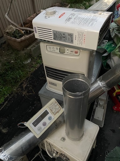 3点　でヒーター、給湯器(キッチン用　と　溶室用)