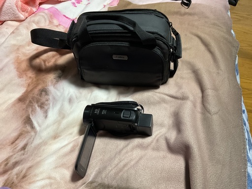 Cannon VIXIA HF R800 ビデオカメラ (三脚付き)