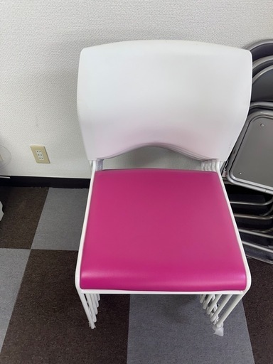 残り6つ可愛いイス、オフィス、事務用品