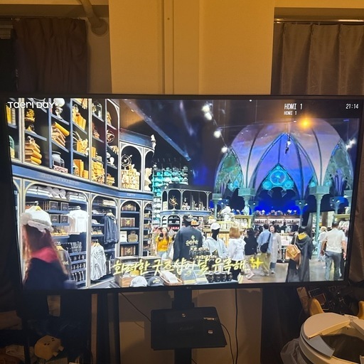 スタンド付き早い者勝ちLG 60インチ大型テレビ