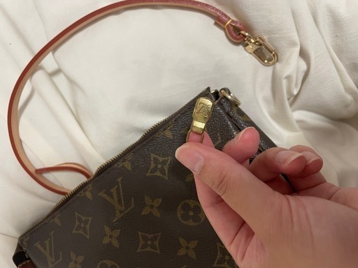 LOUIS VUITTON ポーチ