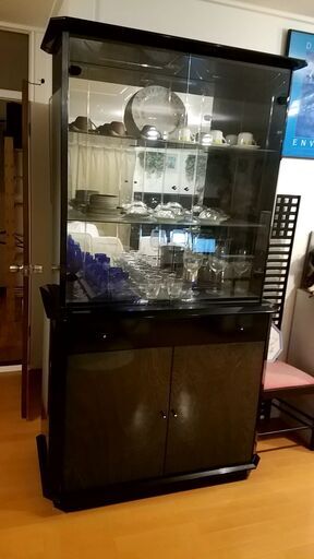 100万円以上したイタリア輸入家具飾り棚をお譲りします（小物おを除く）幅約1200奥行約550高さ約2100