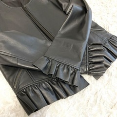 GNA定価１０万　黒 本革ラムレザージャケット フリル付き　Mサイズ