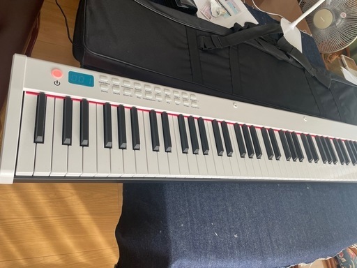 BORA  SBX2電子ピアノ88鍵盤 キーボード  便利なキャリングバッグ付き　スリムボディ 充電可能 ポータブル 初心者 白 ホワイト 省スペース 軽い 薄い