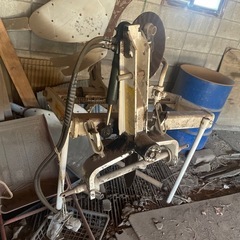 白いスガノ リバーシブルプラウ CROY171 溝掘機