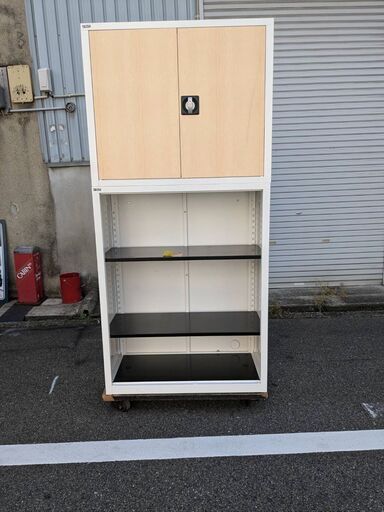 ☆中古￥9,800！Ceha　鍵付き両開きキャビネット　家具　収納家具　幅88㎝ｘ奥行40㎝ｘ高さ183㎝　【BJ069】