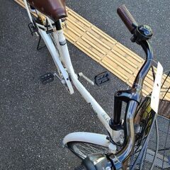 ★店頭にて試乗可★ J7828　シティサイクル　ホワイト　27インチ　6段変速　オートライト　簡易クリーニング済　【リユースのサカイ柏店】　 中古自転車 　流山市 中古自転車 松戸市 中古自転車 我孫子市 中古自転車 船橋市 中古自転車 守谷市 中古自転車 取手市 中古自転車　