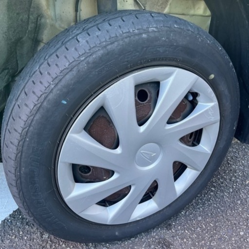 車のパーツ タイヤ、ホイール