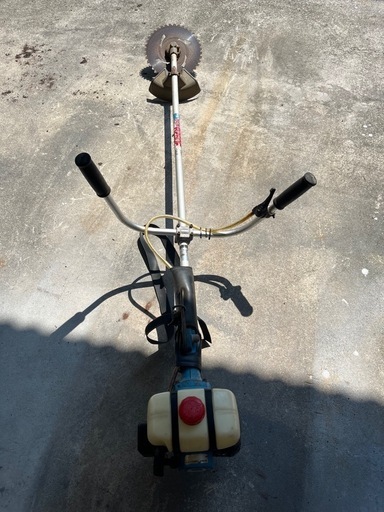 新明和　\n草刈り機