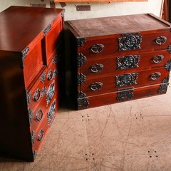 《売約済》【武蔵小山店】 岩谷堂箪笥 桜木家具 在銘 美品 鍵付き チェスト 欅材 ケヤキ材 整理箪笥 漆塗 伝統工芸 和家具 収納 衣類 検 岩谷堂 箪笥 南部鉄器 和箪笥 6段 8杯 引き戸 牡丹 みちのく セパレート 上下 分割 ハイチェスト タンス ローチェスト ×2 でも使えます 