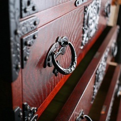 《売約済》【武蔵小山店】 岩谷堂箪笥 桜木家具 在銘 美品 鍵付き チェスト 欅材 ケヤキ材 整理箪笥 漆塗 伝統工芸 和家具 収納 衣類 検 岩谷堂 箪笥 南部鉄器 和箪笥 6段 8杯 引き戸 牡丹 みちのく セパレート 上下 分割 ハイチェスト タンス ローチェスト ×2 でも使えます 