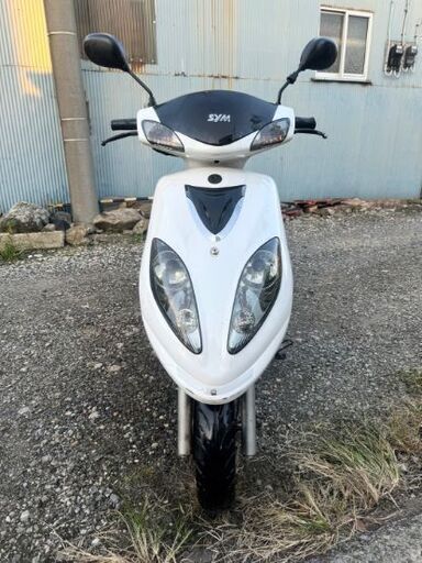 エンジンはとても良いです。SYM/アティラ125。バッテリーはほぼ新品です。サイドスタンド付き。フロントディスクブレーキ付き。走行距離29217キロ。 ◆安い価格で安心して乗れる良いバイクを提供しています。