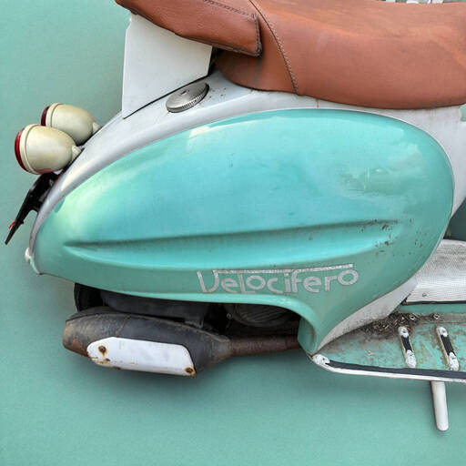 バイク部品 クリアキン製 3125 湾曲サイドマウントナンバーフレーム