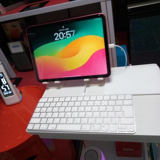 Apple,ipad,キーボード、トラックパット、全て最新機種、新品同様です。人気のピンクです。