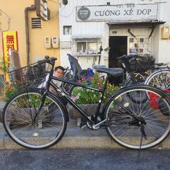 クロスバイク　２７インチ　６変速　カゴ　付き　雨カバー　付き　黒　配達可能