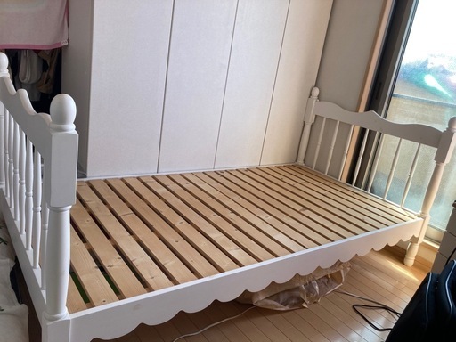 お取引予約済み　白色の２段ベッド