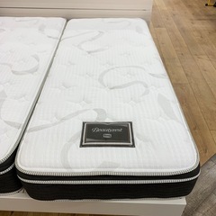 クイーンベッド　フレーム：
ニトリ　マットレス:SIMMONS　　