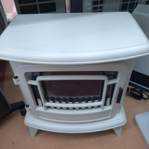 ☆ジモティー割引有☆ NITORI ミドルワイド暖炉型ファンヒーター