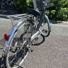 リサイクルショップどりーむ天保山店　No1424　自転車　ママチャリ　超美品　６段ギア付き　鍵付き　ハンドルロック付き　LEDオートライト付き　２７インチ