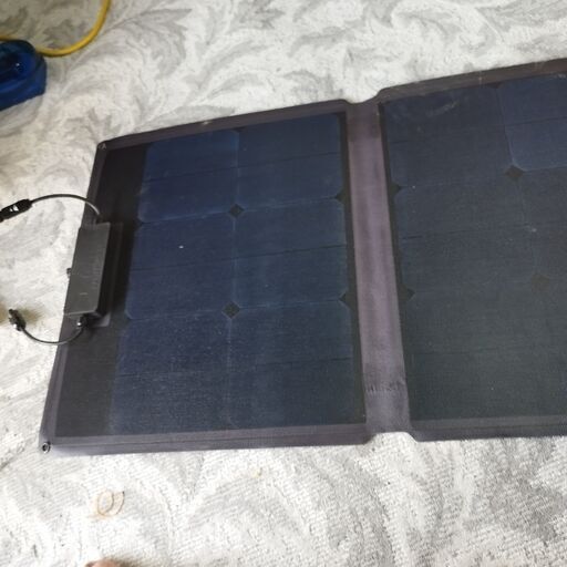 美品太陽光パネル（140W）安くしました、