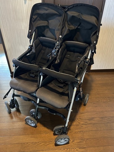 2人用ベビーカー Combi 折り畳み