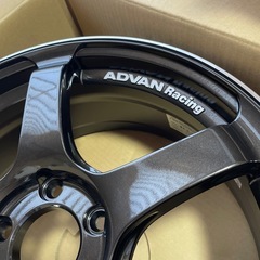 新品ヨコハマタイヤホイル１つ 