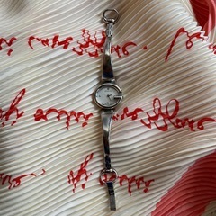 Gucci(グッチ) 腕時計: Gバルーン 3Pダイヤ バングル