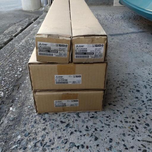 三菱照明器具　車庫や倉庫などに2セット