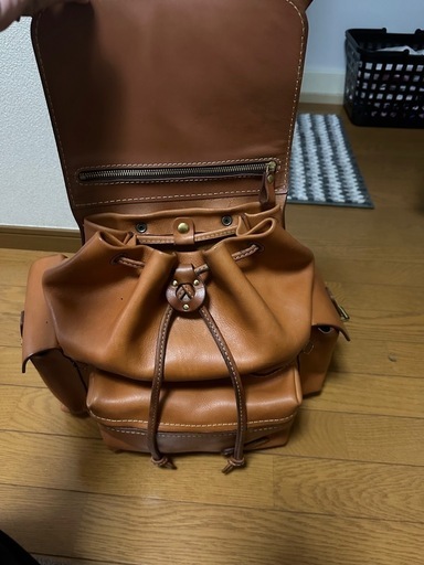 HERZ R-9 迫力のWポケットリュック ブラック ハードレザーで豪快に仕上げた