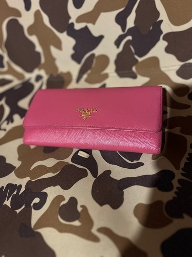 プラダ財布、正規品‼️ 医師から寿命が短いと宣告があった 為全ての品お安くお譲り致します。ピアス新品サービスこちらは母親が、一二回しか使用していません。他にも色々な物出品していますのでお気軽にお声掛け下さい