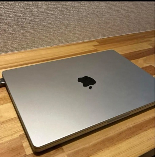 こたつ Macbook Pro M2 Max 32GB 1TB