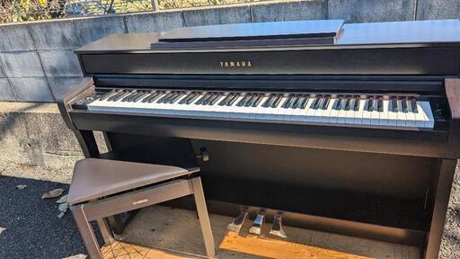 姫路〜鳥取市〜岡山〜福山〜兵庫〜大阪まで配達設置無料！YAMAHA Clavinova 電子ピアノ CLP-715R 2022年購入 (21年製)\n★ほぼ新品＆ほぼ未使用Level ⑬\n★ジモティーが一番安い！\n★ジモティーは設置までお手伝い\n【簡単設置】\n★ジモティーは即配達、納品可能！