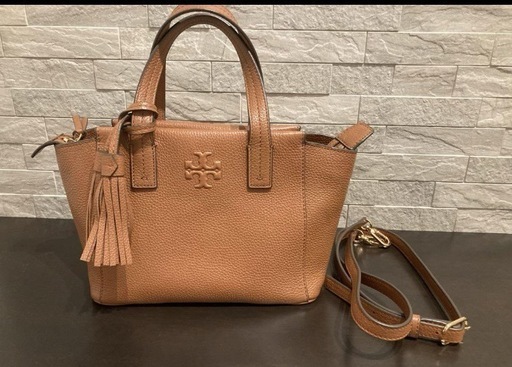 Tory Burch ブラウン レザー ショルダーバッグ タッセル付き