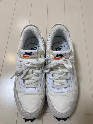 美品　NIKE ナイキ　スニーカー　24.0 定価18000円