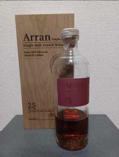 アランモルト25年ウイスキー\n