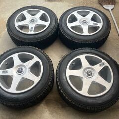 スタッドレスタイヤ及びアルミホイール