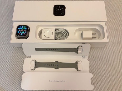 極美品 AppleWatch series5 40mm GPS + Cellularモデル A2156  ベルト付き チタンエディション