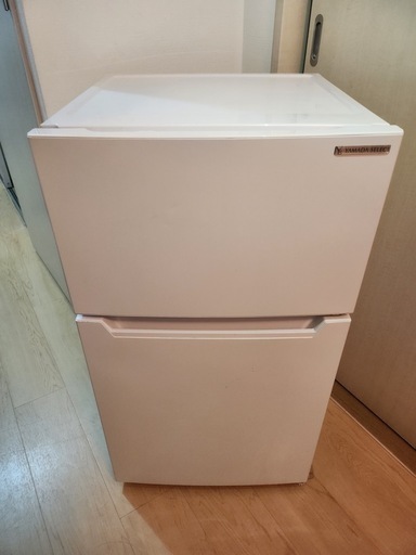 東京23区送料無料　2022年製　冷蔵庫 YRZ-C09H1 87L