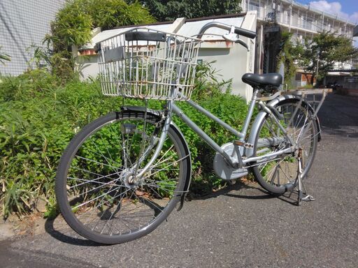 ブリジストン　２６インチの配達用自転車です。前後タイヤ新品交換、ＬＥＤオートライト付です。