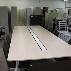 内田洋行　ミーティングテーブル　　2020年製