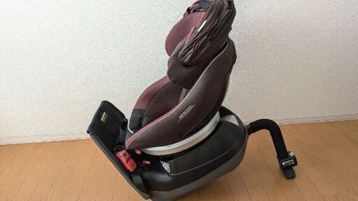 コンビ☆チャイルドシート☆ネルームシリーズ☆ブラウン☆ Combi