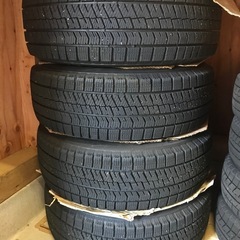 予約中215/65R16  スタッドレス　VRX2  エルグランド (E52)で使用